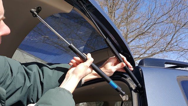 Manual vs Electric Tailgate: What’s the Real Difference?